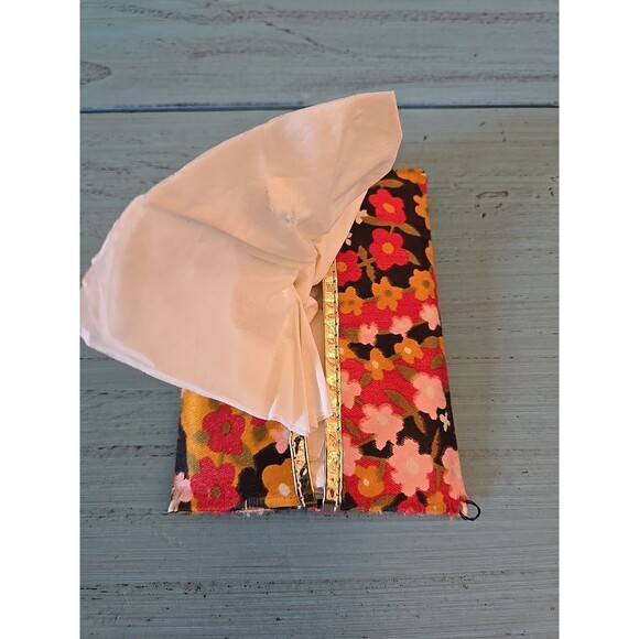 Handmade tissue holder Small Floral Print. Fun stocking stuffer. 4"×2.5" Satin - Picture 3 of 7